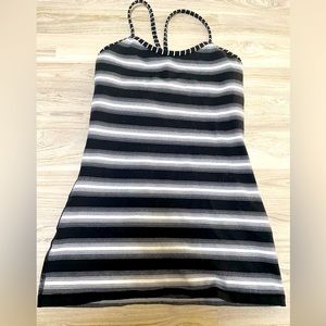 Women’s b/w striped lululemon workout top